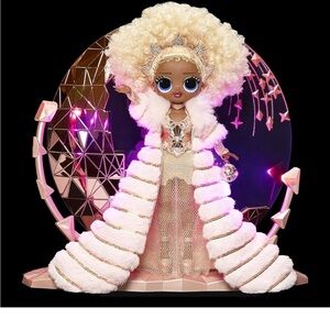 L.O.L. Surprise! Holiday OMG 2021 Collector NYE Queen Fashion Doll + stand
